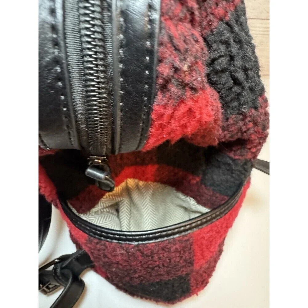 Jen & Co. HATTIE Sherpa Guitar Backpack In Red Black